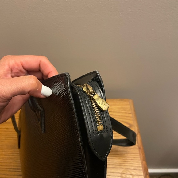 LV Saint Jacques Black Epi Leather Tote Bag *Louis Vuitton* - Picture 3 of 11